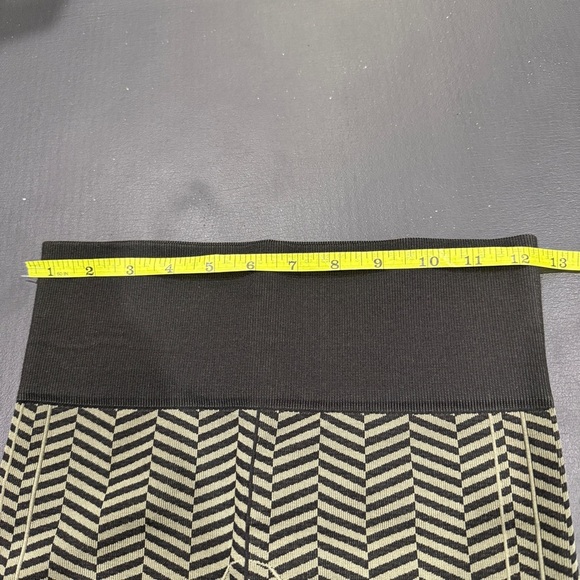 Lululemon Green and Black In The Flow Crop II - Picture 13 of 15